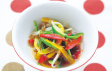 画像：おうちでCOOK – 味付けもずくに彩りを添えた手軽な一品 もずくとパプリカの中華風あえもの