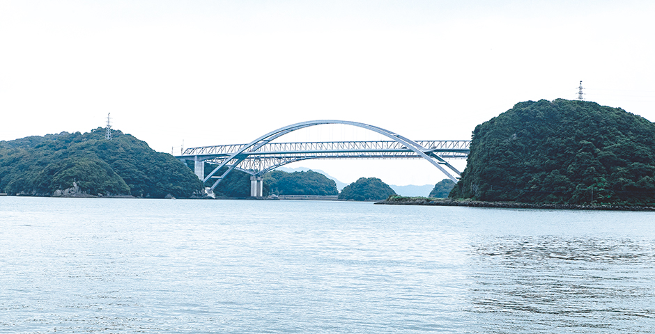写真：三角西港から望む天城橋（手前）と天門橋（奥）