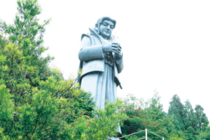「藍のあまくさ村」の天草四郎像