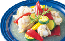画像：手羽元と夏野菜のドレッシング煮