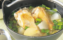 画像：食欲がなくてもスルスル入る サムゲタン風鍋（ショウガの蜂蜜酢漬け入り）