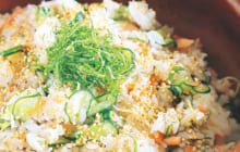 画像：おうちでCOOK – サケとキュウリの混ぜずし