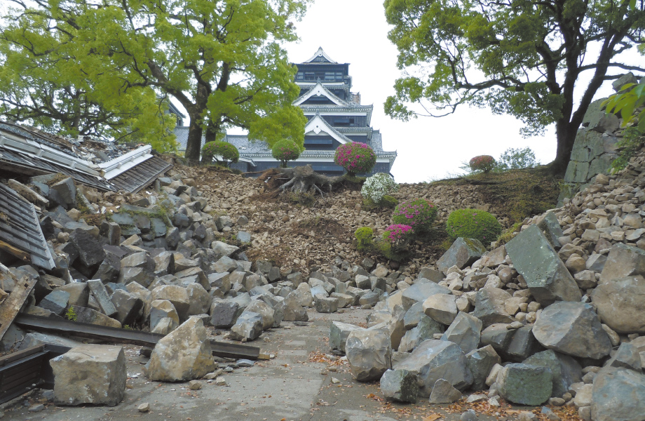 地震直後の熊本城
