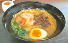 画像：【498号】麺’s すぱいす – 温泉街でこだわりの一杯を提供 馬豚（ばとん）ら〜めん 福ふく