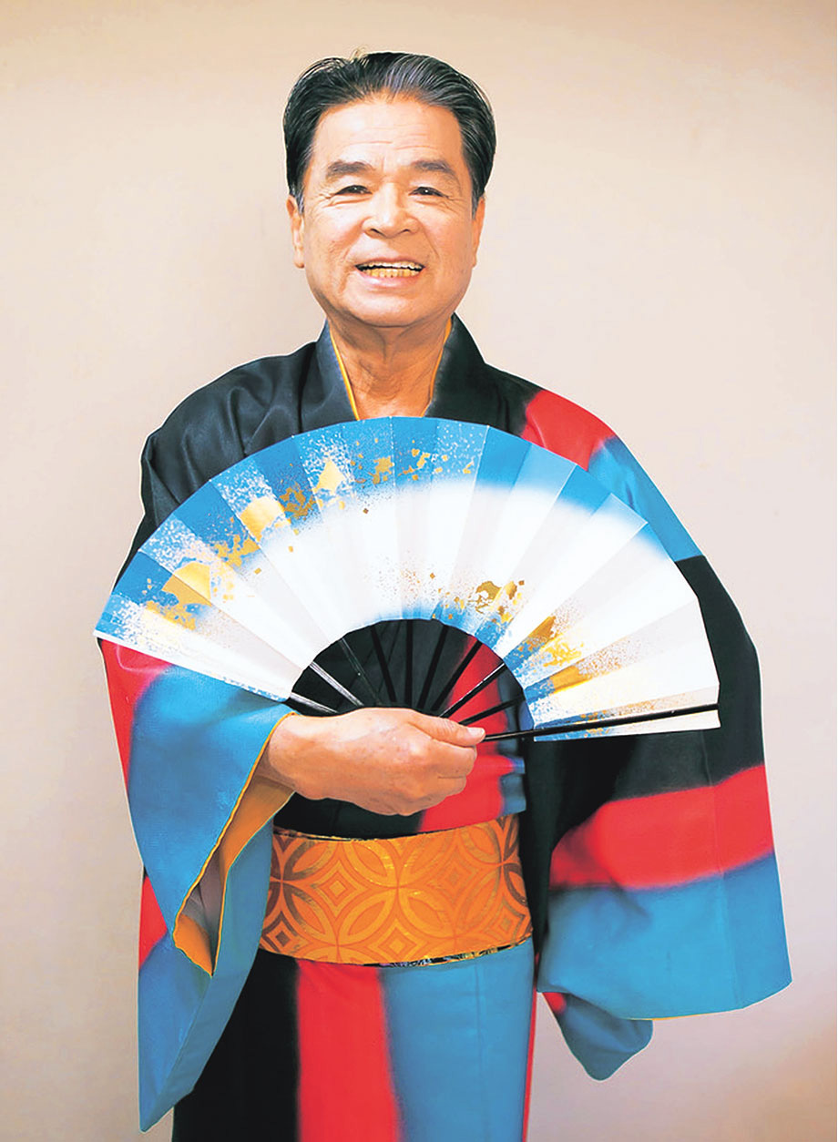 藤田 久男さん
1947年、熊本市生まれ。大学卒業後、熊本市消防局に入局。定年退職後、熊本市社会福祉事業団に入り、現在、同事業団熊本市南老人福祉センター所長。60歳から日本舞踊を始め、66歳の時に名取に。南阿蘇村在住。