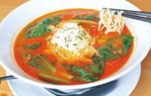 画像：【541号】麺’s すぱいす – 今年5月オープン、幅広い層に人気 とまとラーメン専門店 red（れっど）