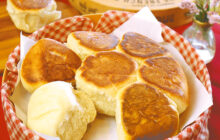 画像：オーブンを使わず、焼きたての手作りパンを 炊飯器で手ちぎりパン【おうちでCOOK】