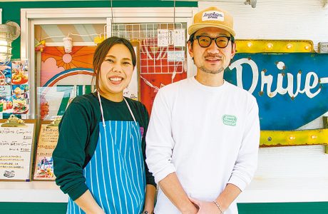 ドライブインあじさとの店主 瀬河克俊さんとのぞみさん