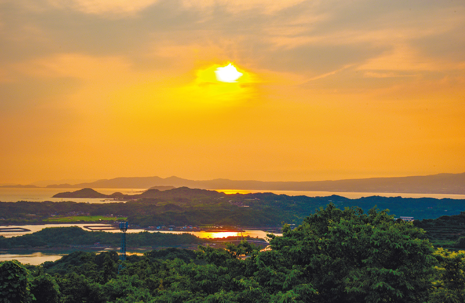 四方の景色が見えるので朝日や夕日の時間帯もオススメです