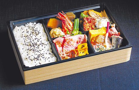 バラエティー豊かな品々が楽しめる「デリカテッセン弁当」1944円