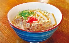 画像：歯応えある平麺に程よく絡む 豚骨とかつお節のWスープ【熊本県菊池市】
