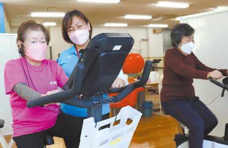 写真は熊本機能病院併設「熊本健康・体力づくりセンター」で実施の風景です