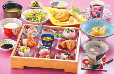 土･日曜、祝日もOKの「いろどり膳」2500円は、ホテル日航熊本裏にある姉妹店「縁（えにし）」でも味わえます