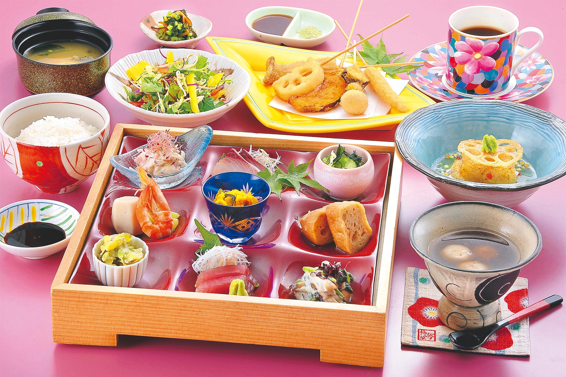 土･日曜、祝日もOKの「いろどり膳」2500円は、ホテル日航熊本裏にある姉妹店「縁（えにし）」でも味わえます