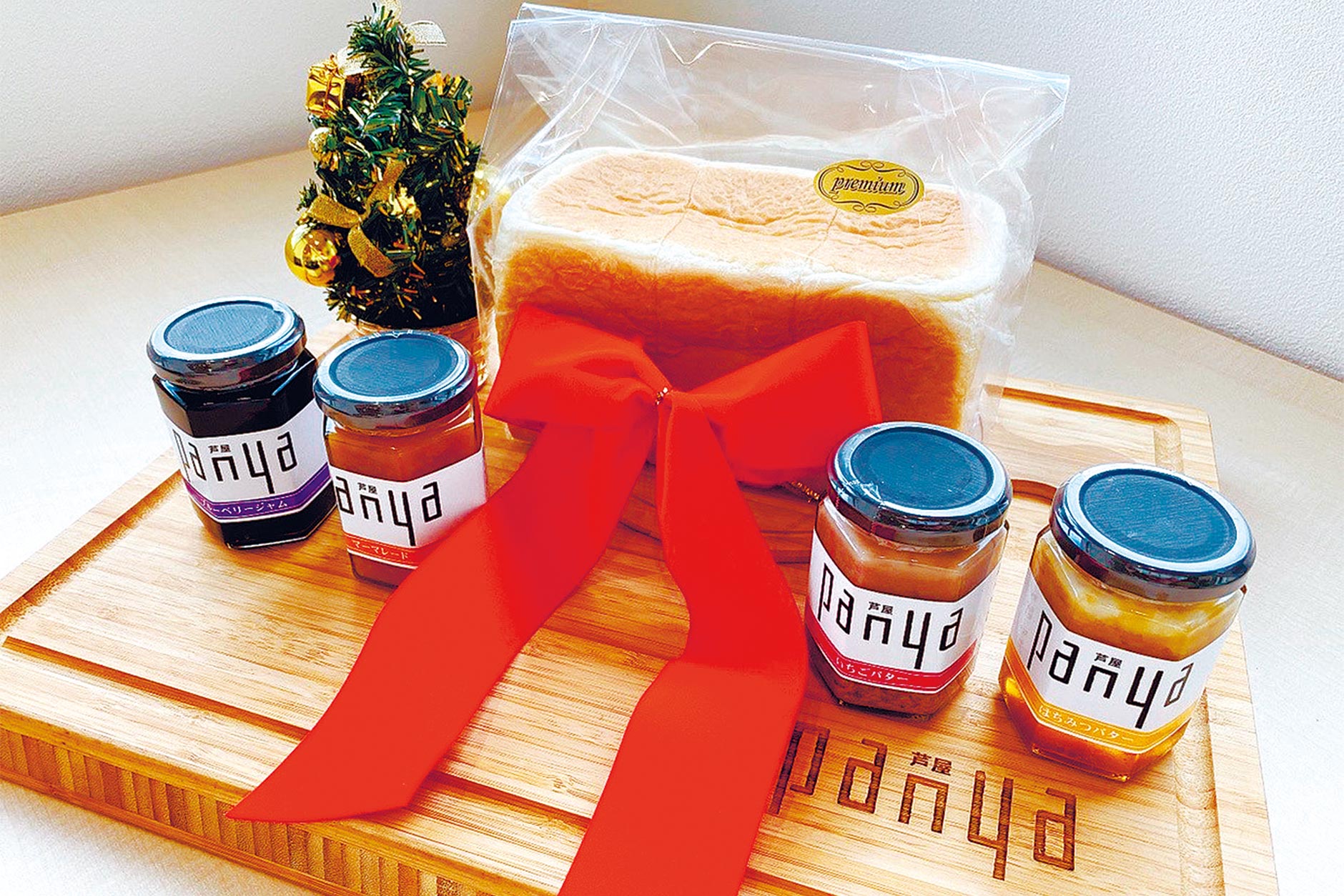 高級食パンとジャムをお得に購入できる「クリスマスセット」1900円が登場。ギフトにもぴったり！