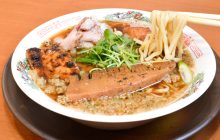画像：特注の平打ち麺によく絡む 魚介だしの香り豊かなスープ【熊本市中央区】
