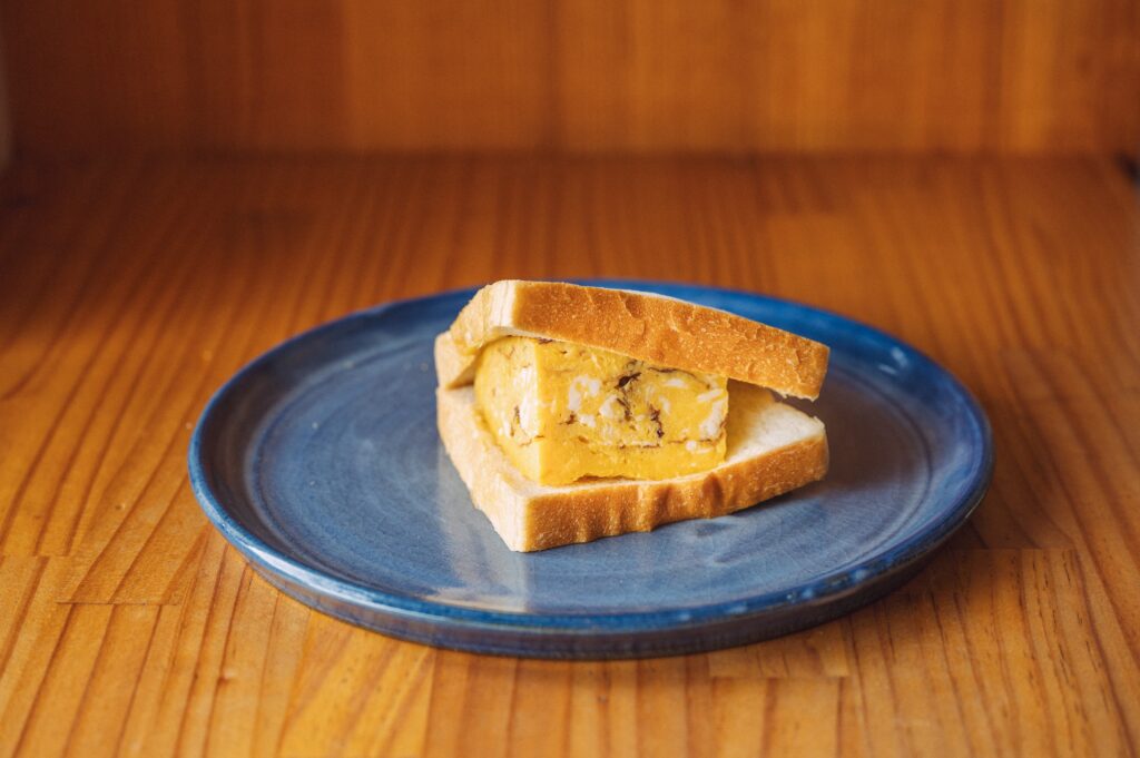 甘めの味付けで人気の「厚焼き玉子」