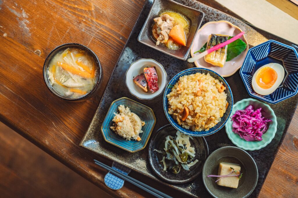 ツボイスープしあわせ10品朝御膳 1800円