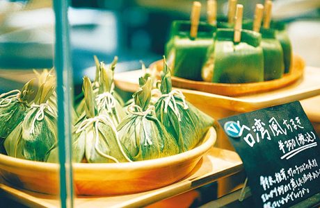店内では「台湾風ちまき」1個350円や「野菜ピロシキ」1個250円などの軽食も販売。中国茶との相性も抜群！
