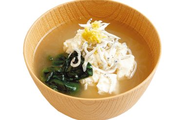 豆腐とじゃこのふわふわ味噌（みそ）スープ