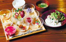 画像：野菜たっぷり「膳彩」9種！ 居酒屋のランチ