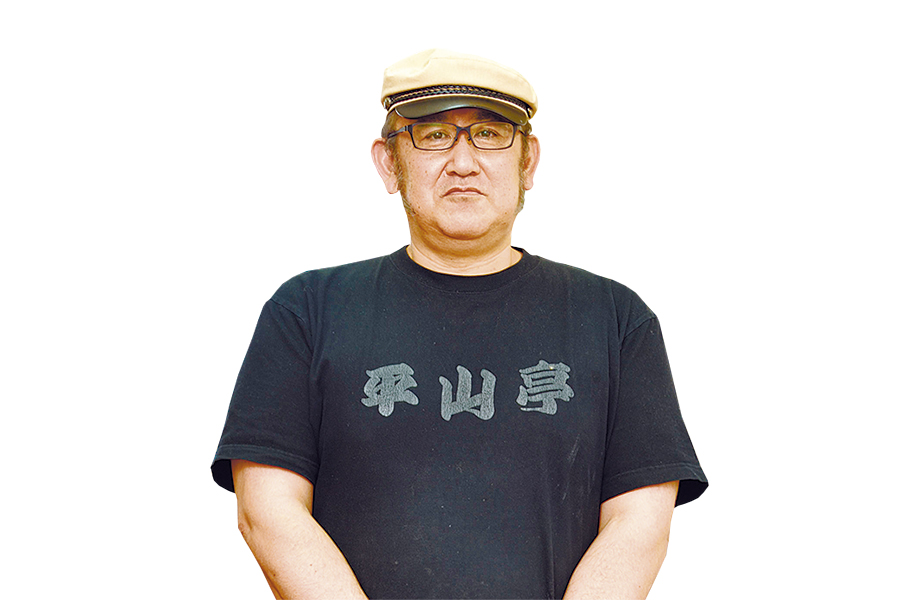 店主 吉永一也さん「ラーメン」と同じ太麺で提供する「油そば」や「つけ麺」（各750円）も人気です。ミニチャーハンが付くお得なセットもあります。