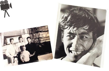 左の写真は「007は二度死ぬ」のスタジオでのスナップ（左端が田尻さん）。隣には共演した故・丹波哲郎さんの姿も