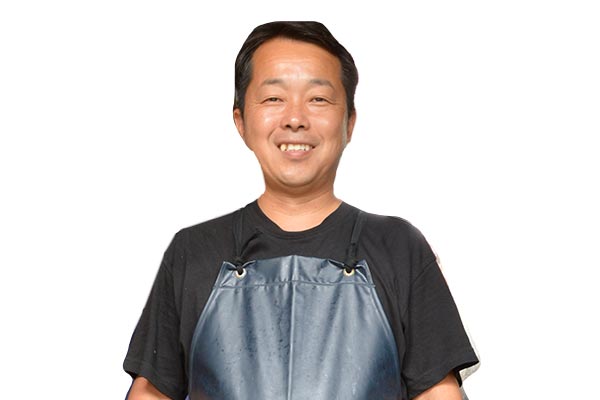 店主 本田 悟さん旬の活魚を盛り合わせた「おまかせ刺盛り」（3人前）4180円が好評です。魚の入荷状況などはインスタグラムで随時更新します。