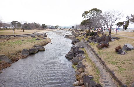 鴨川河畔公園