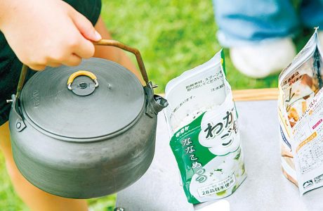 袋に湯を注ぎ、3〜5分。ふっくらしたご飯が出来上がりました