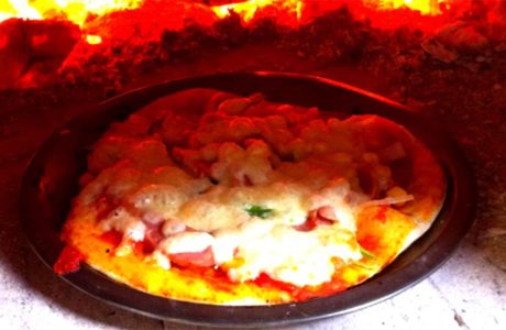 大自然の中でピザ作りも楽しい
