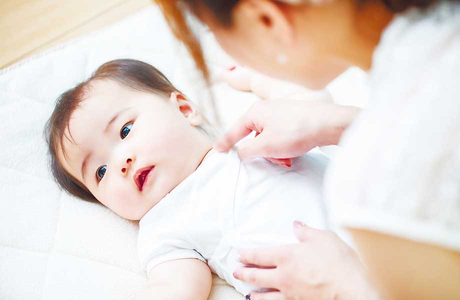 アトピー性皮膚炎は、生後1カ月くらいまでに湿疹がでた際に、かき癖をつけないことが重要
