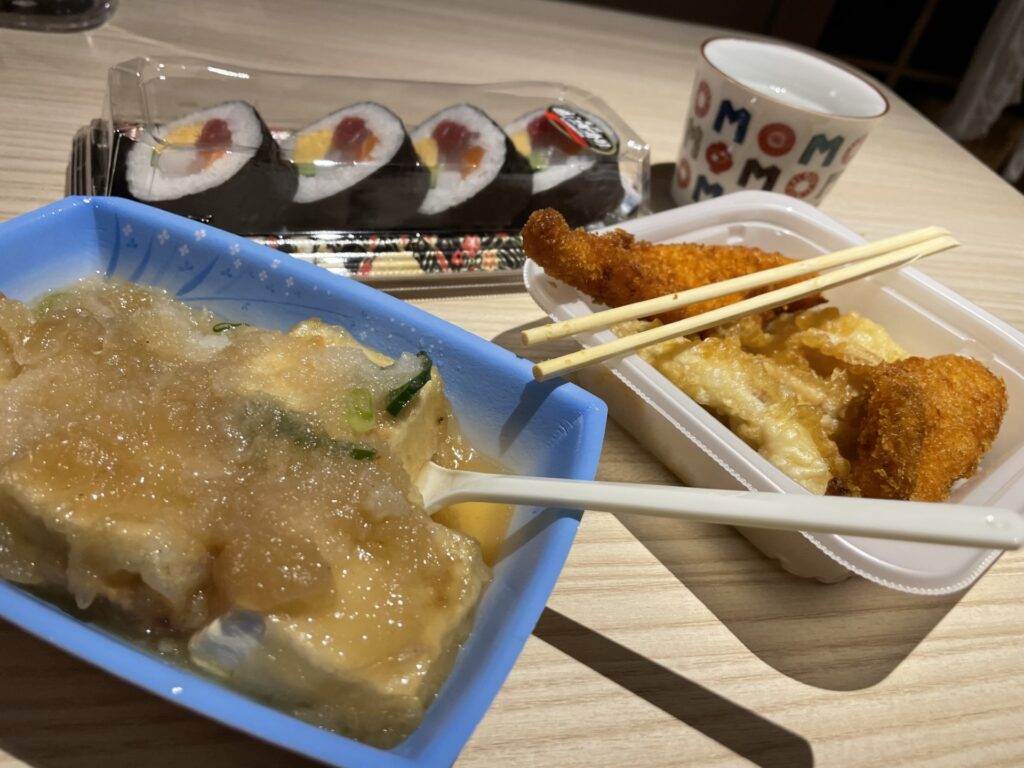 メニューはハモの天ぷらと海鮮巻き寿司と揚げ出し豆腐。どれもおいしかったです
