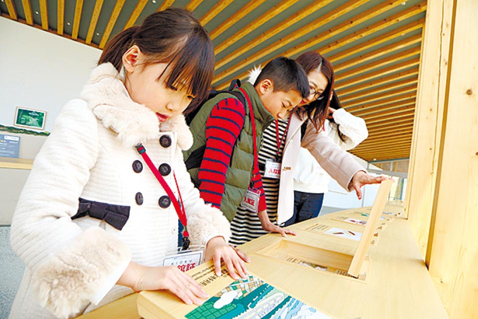 子どもたちがゲーム感覚で楽しみながら熊本の自然の恵みに気付くことができる展示もあります