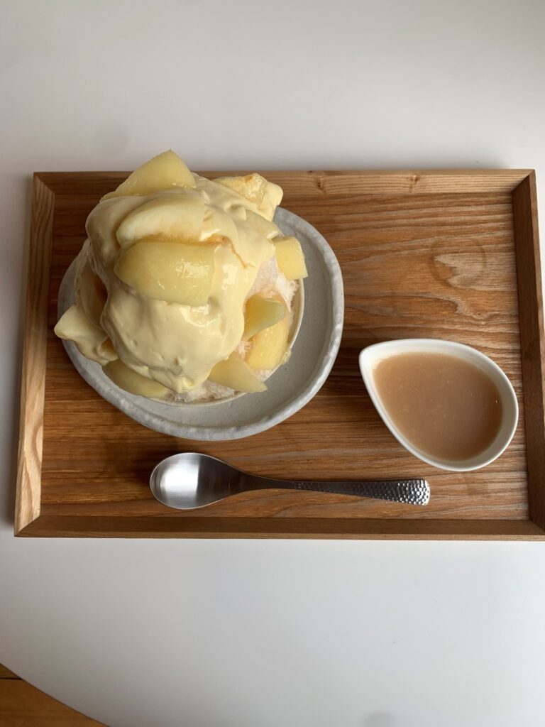 上から撮影した桃とかすたーど