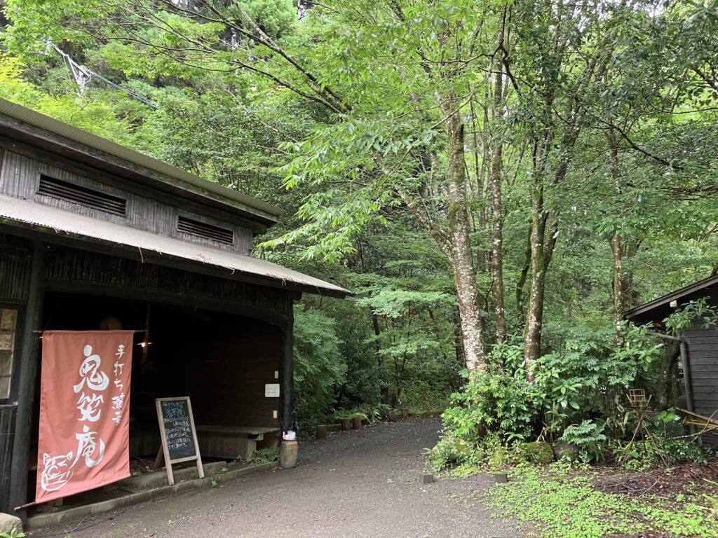 鬼笑庵の東屋