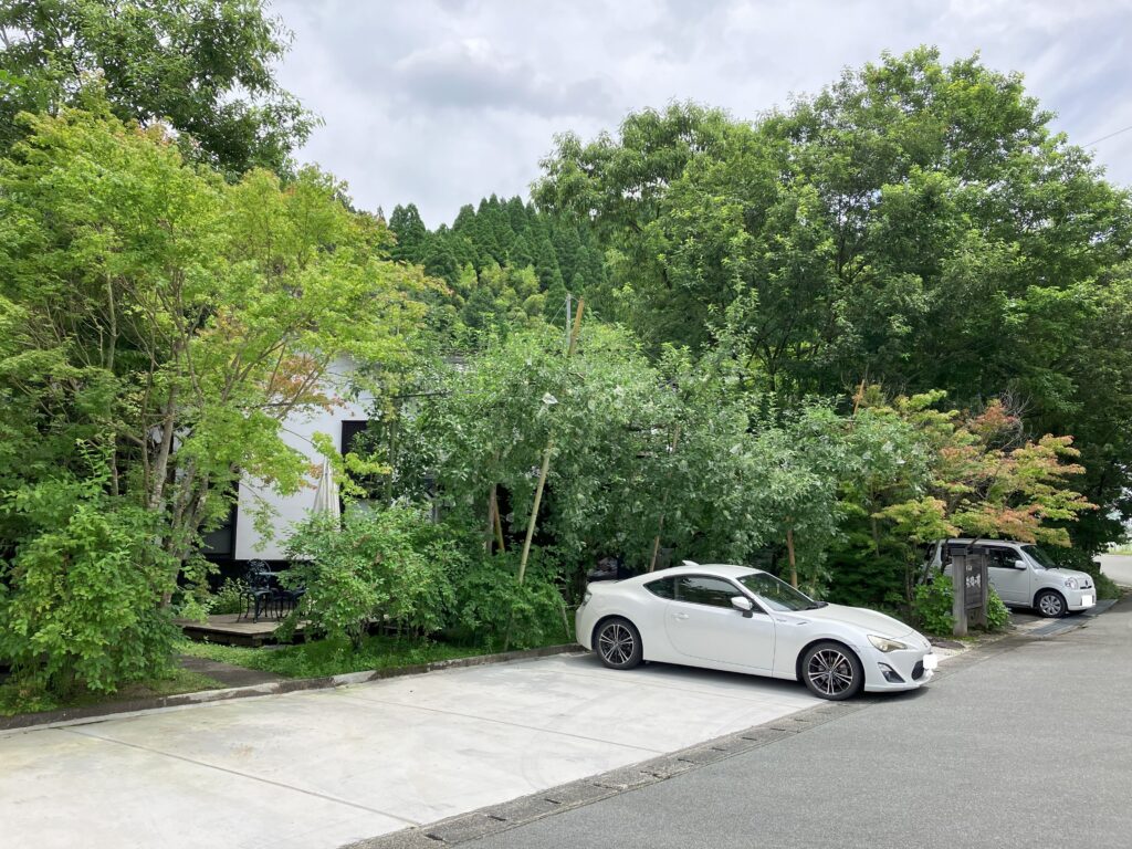 林檎の樹の駐車場