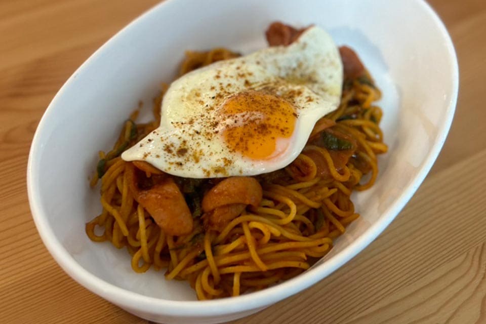 カフェふとりねこのスパイシーホット ナポリタン