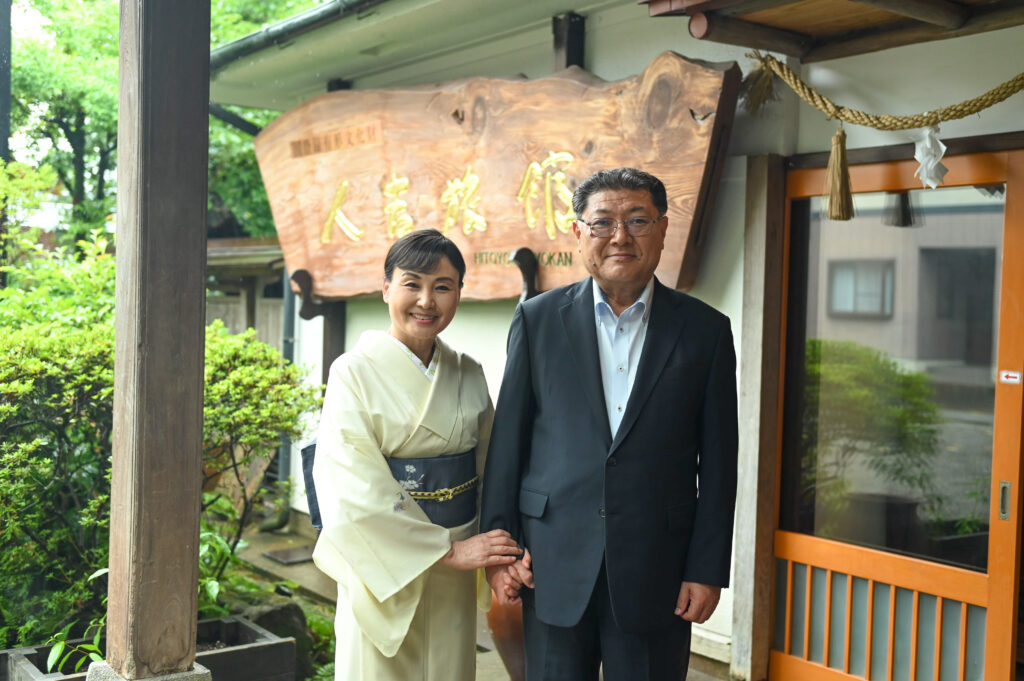 人吉旅館　社長と女将さん