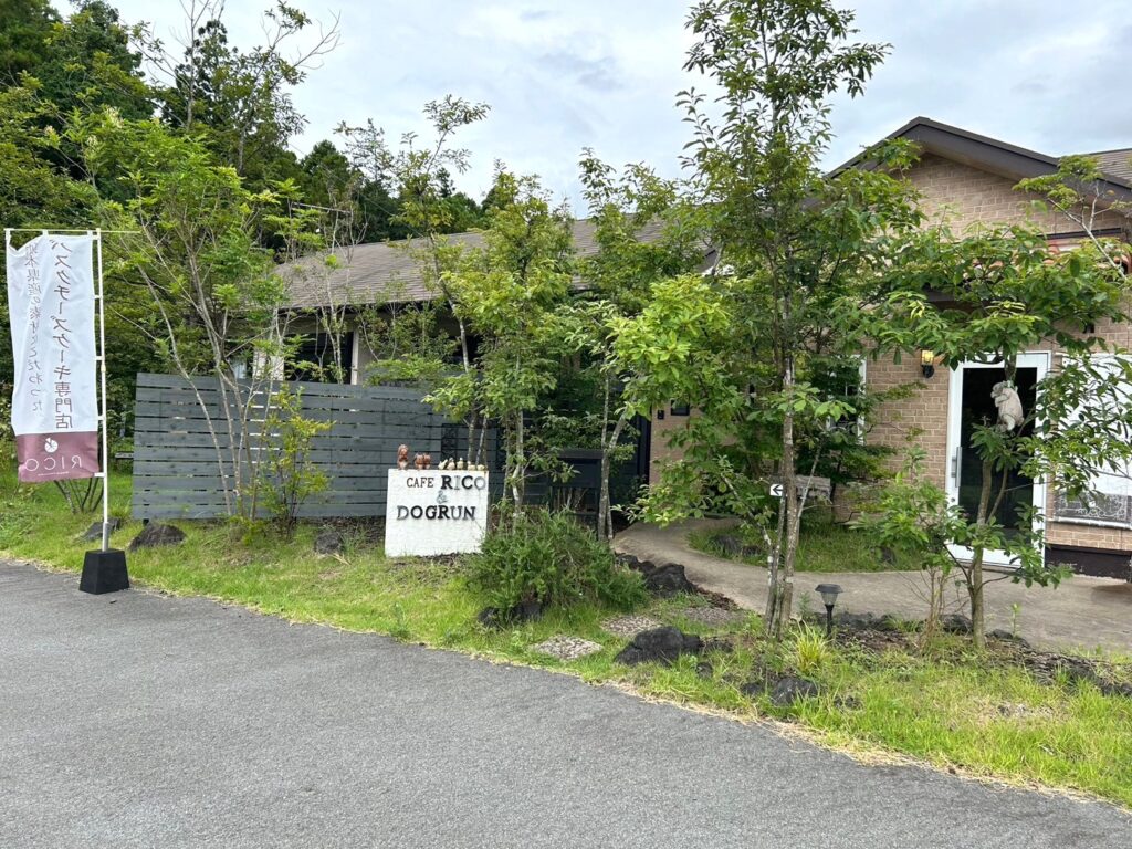 バスクチーズケーキ専門店外観