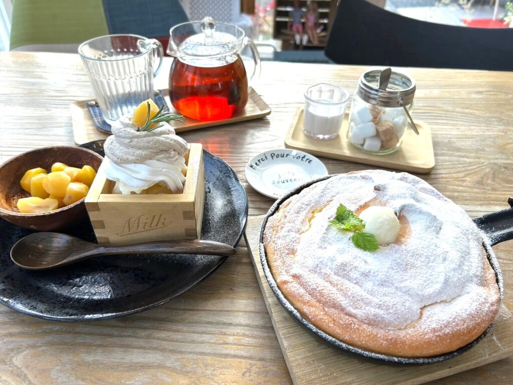 MILKのパンケーキとホットティー