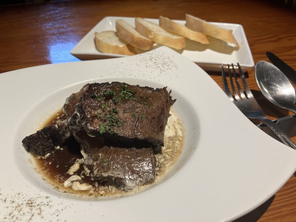 BOCCIOLO　牛ホホ肉の赤ワイン煮込み