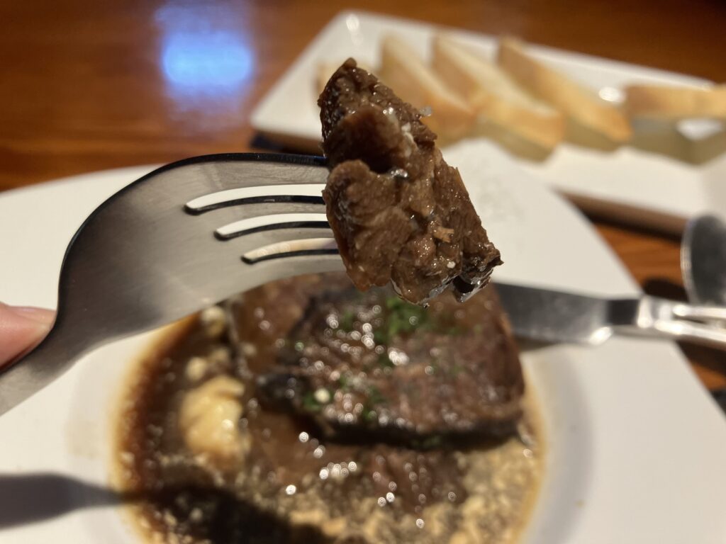 BOCCIOLO　牛ホホ肉の赤ワイン煮込み