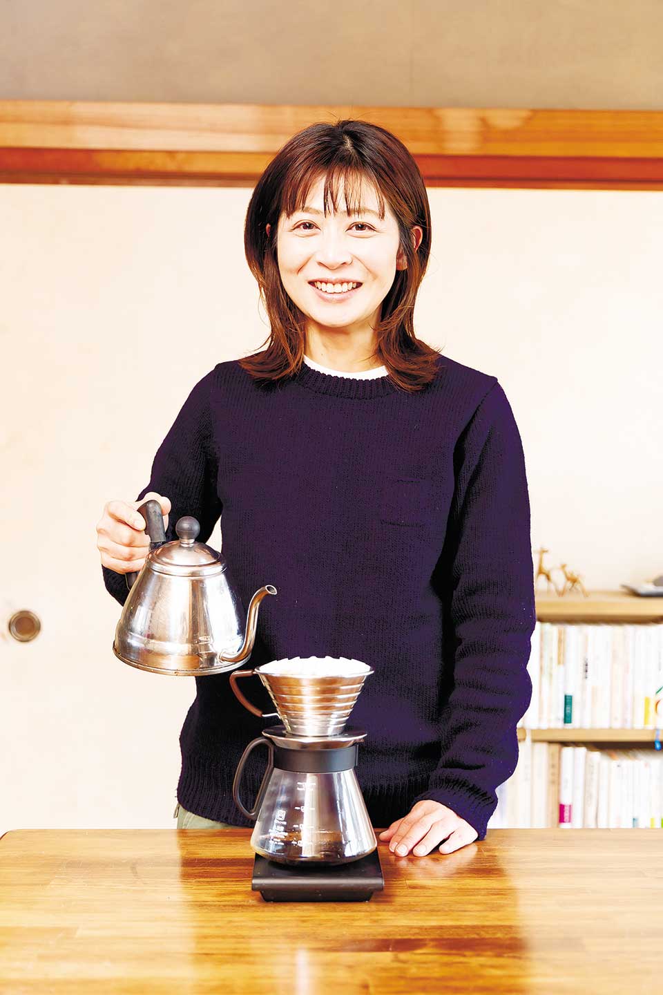 「Kalff Coffee」代表 池上かおりさん1988年、熊本市生まれ。高校卒業後、歯科衛生士の専門学校へ進み、熊本市内の歯科医院に勤務。2016年に結婚。歯科衛生士として働きながら23年、大好きなコーヒーの焙煎・販売や箱庭療法のワークショップを手掛ける「Kalff Coffee」を開業、イベントなどに出店している。