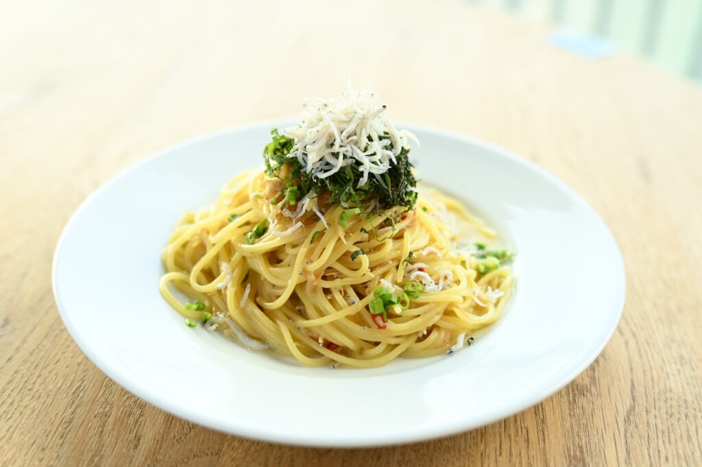 “湯の児しらすパスタ”。うま味たっぷりのしらすがパスタとよく合う！