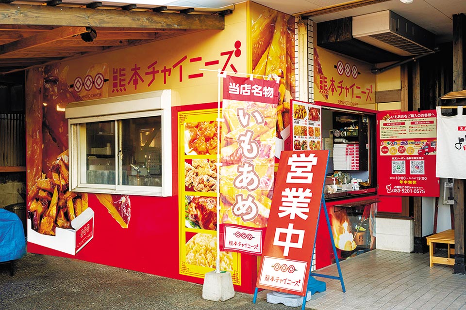 精肉店の入り口にある店舗。注文を受けてから作ってくれるので、出来たてをいただけます