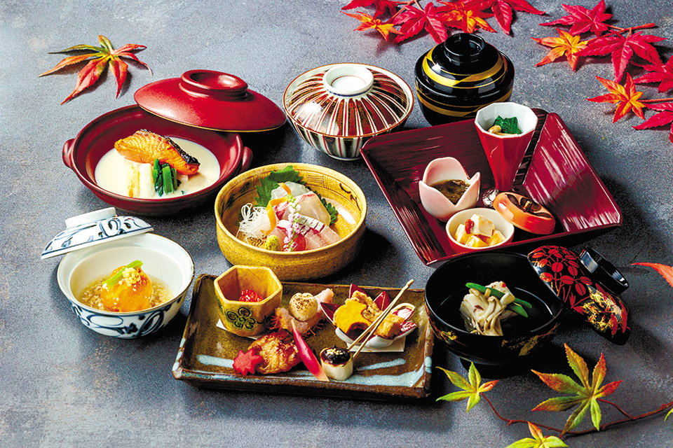 昼懐石「秋日和」6000円。「むかご進丈」「南瓜万頭」「秋鮭の豆乳小鍋仕立て」など、秋の味覚を使った料理が並びます