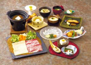 飲み放題「宴」8500円。ふぐのお造り、ふぐ唐揚げ、銀鱈西京焼き、黒毛和牛と湯葉のしゃぶしゃぶなど全13品。12月末日までポイント2倍です