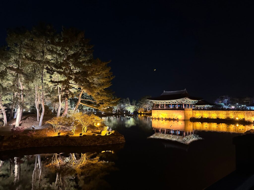 東宮と月池