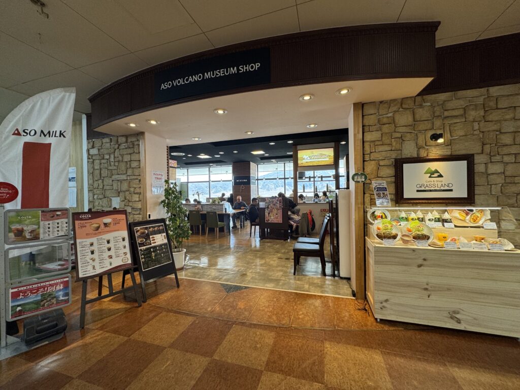 GRASS LAND café & shopの物販コーナー